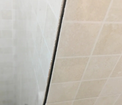 威宁瓷砖空鼓维修公司分享阳台瓷砖脱落的修复过程可以分为以下几个步骤